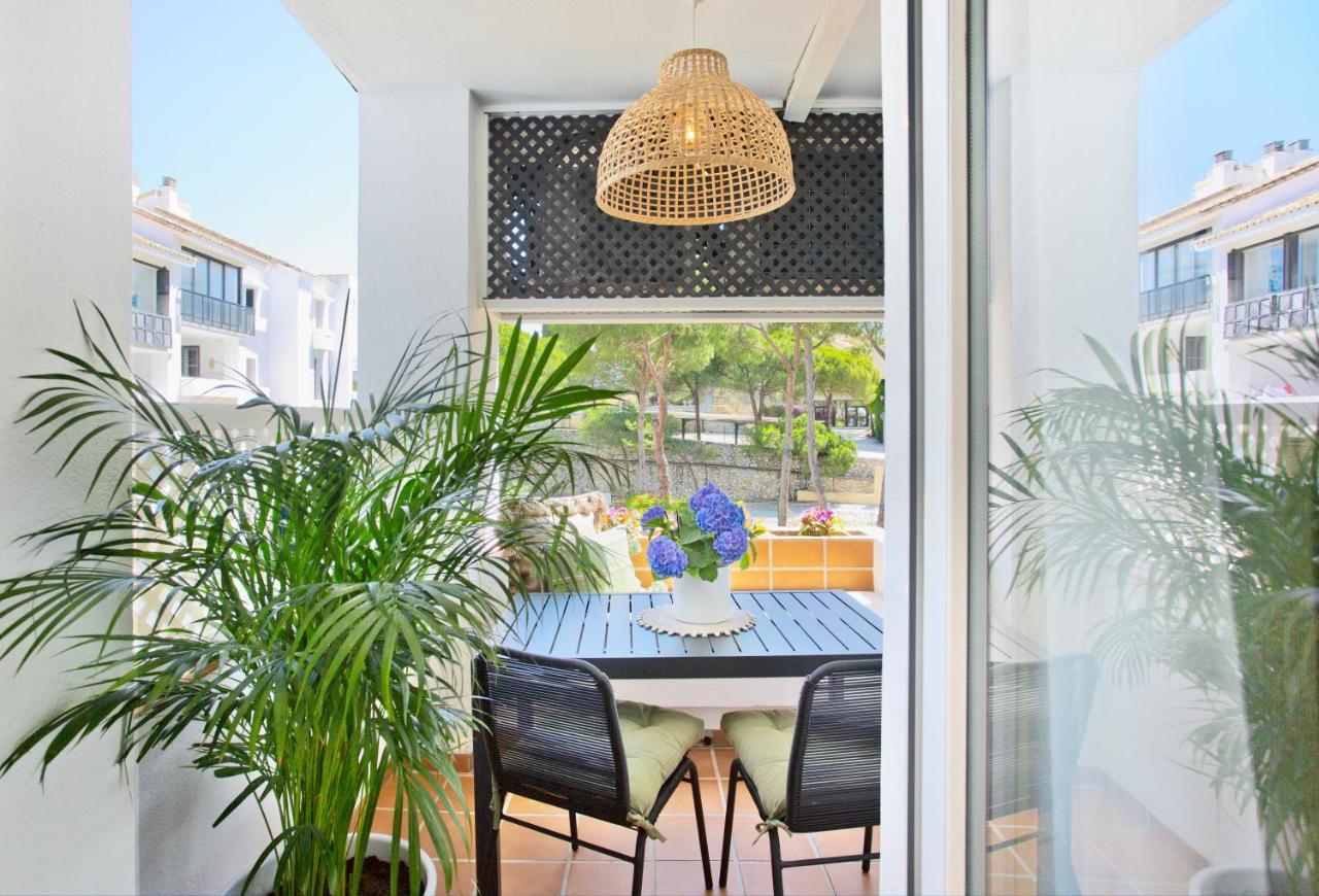 Beachfront Luxury Complex With Tropical Gardens & Pools Marbella Eksteriør bilde